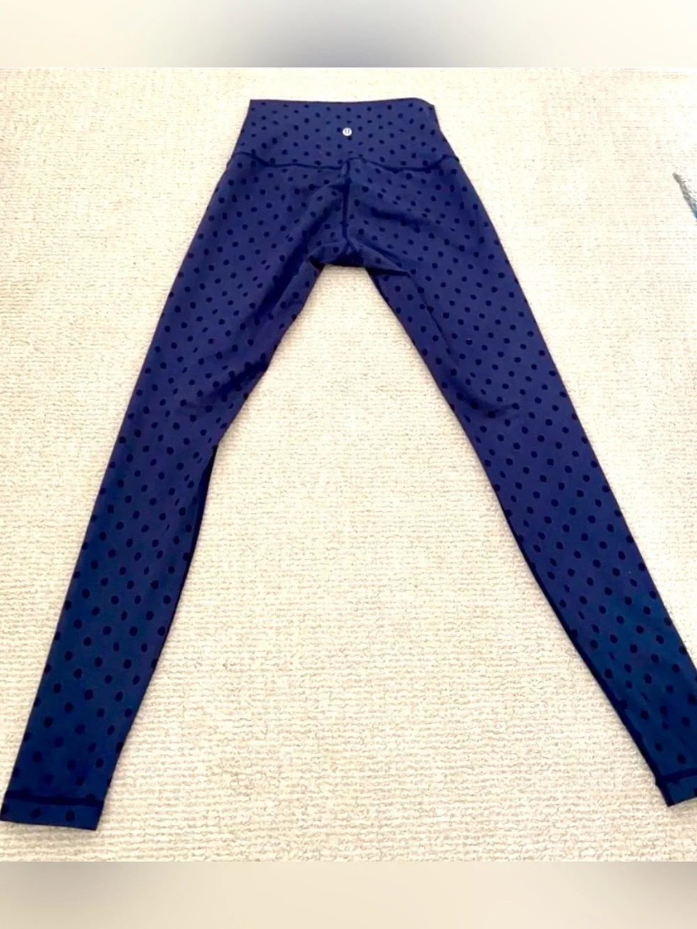 🍋🍋lululemon Wunder under leggings, navy w polka dots , sz 2, guc